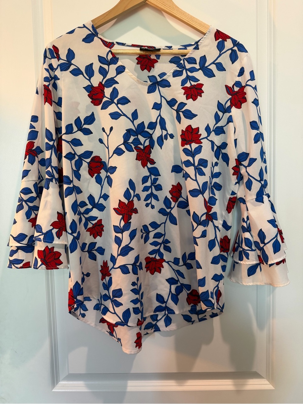 Liz Claiborne Career Floral Bell Sleeve Blouse White Blue Red‎ Size Medium